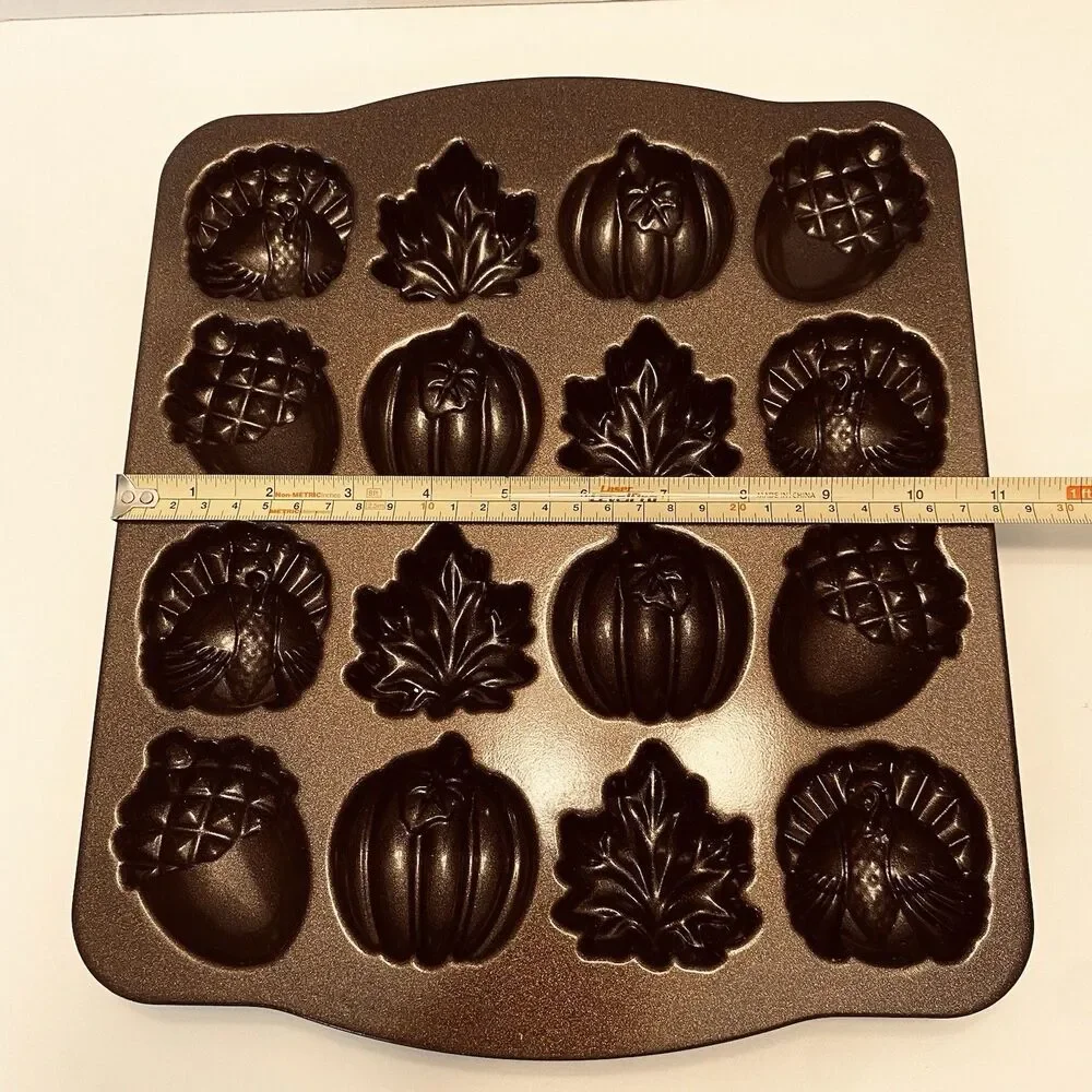 Nordic Ware Autumn Fall Delights Cake Cakelet Pan Cupcakes Brown Acorn Pumpkin